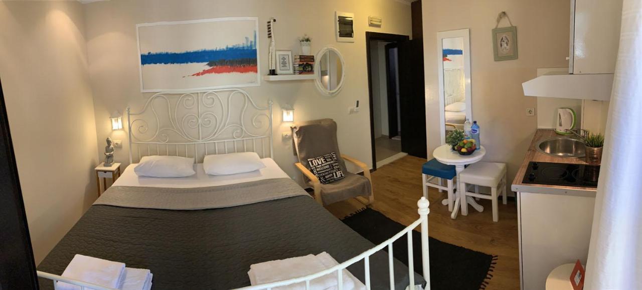 Lov Guest house *
